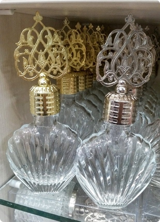 12 Li Metalize Güneş Tepelikli İstridye Cam Kolonya Şişesi