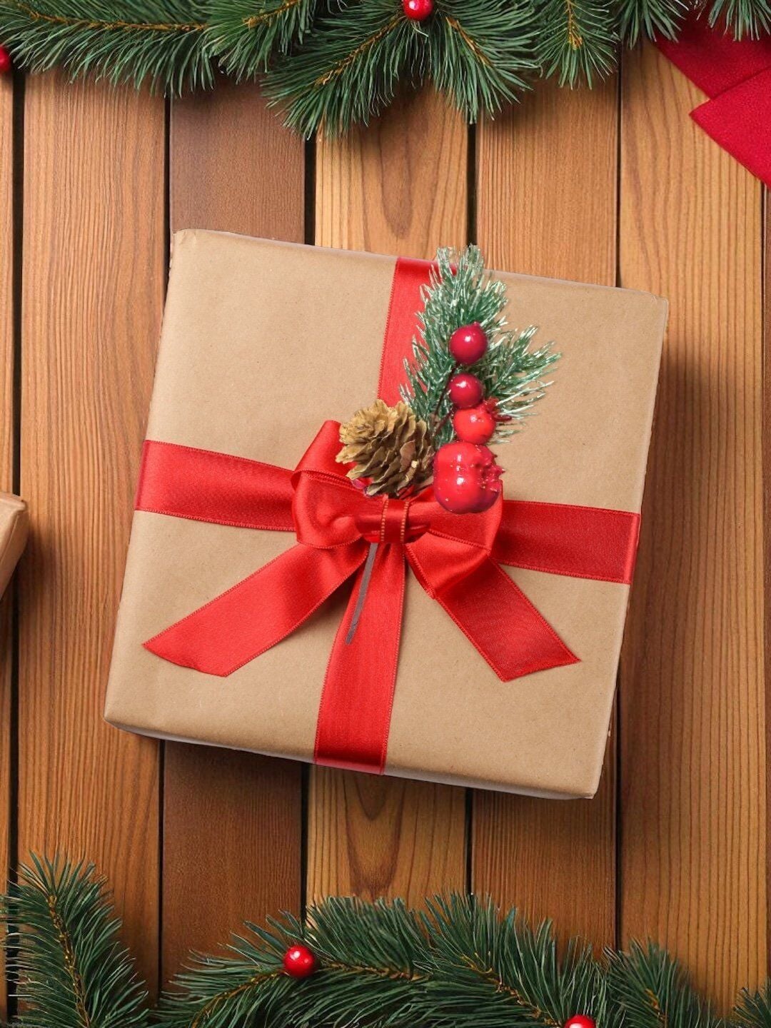 Kokina Yılbaşı Çiçeği, Yapay Çam Kozalaklı Kiraz Demeti, Dekoratif Yeniyıl Süsü, 13 Cm - 12li Set