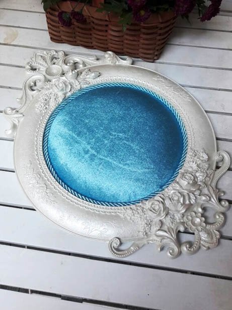 Bebek Odası ; Yuvarlak İşlemeli Polyester Kumaş( Mavi Kadife) Kaplı Kapı Süsü Fon
