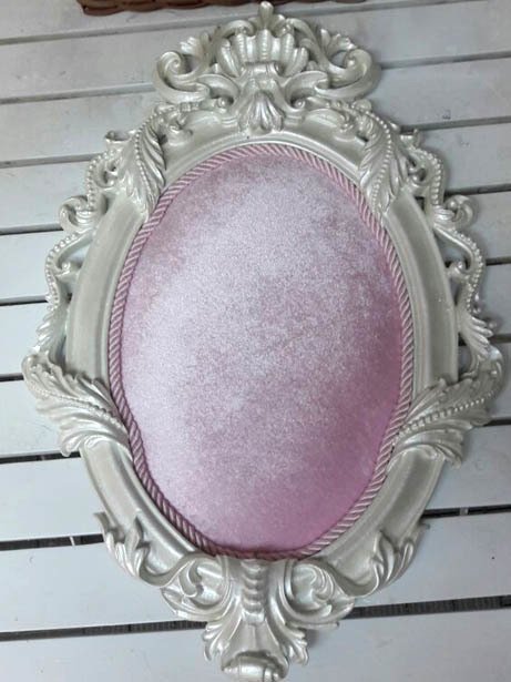 Bebek Odası ; Barok Yapraklı Polyester Kumaş Kaplı Kapı Süsü Fon