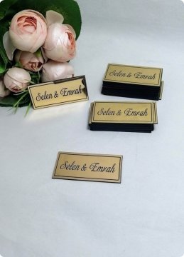 Zemin siyah dikdörtgen İsimlik pleksi (7*3,5 CM ) GUMUS