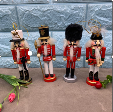 KURŞUN ASKER (FINDIK KIRAN) AHŞAP DEKORATİF EŞYA (4LÜ SET 13CM)