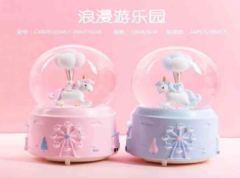 Işıklı Müzikli Püskürtmeli Kar Küresi MH-82