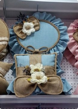 Hasır ve keten süslemeli bebek kapı süsü + sepet + yastık MAVI SET