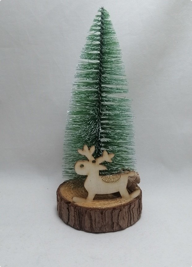 25 cm Mini Masaüstü Geyikli Yılbaşı Çam Ağacı