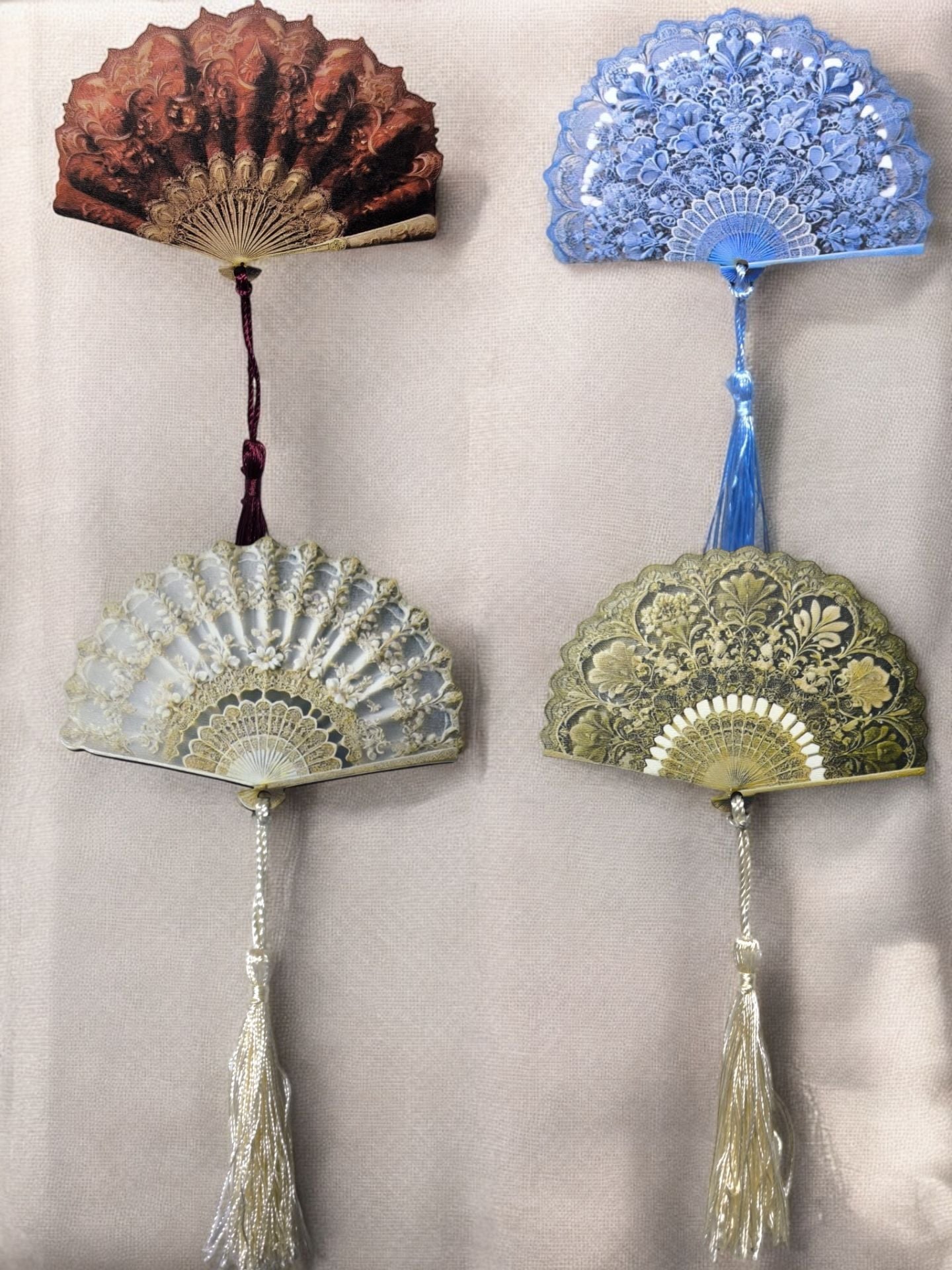 Püsküllü Mıknatıslı Ahşap Yelpaze