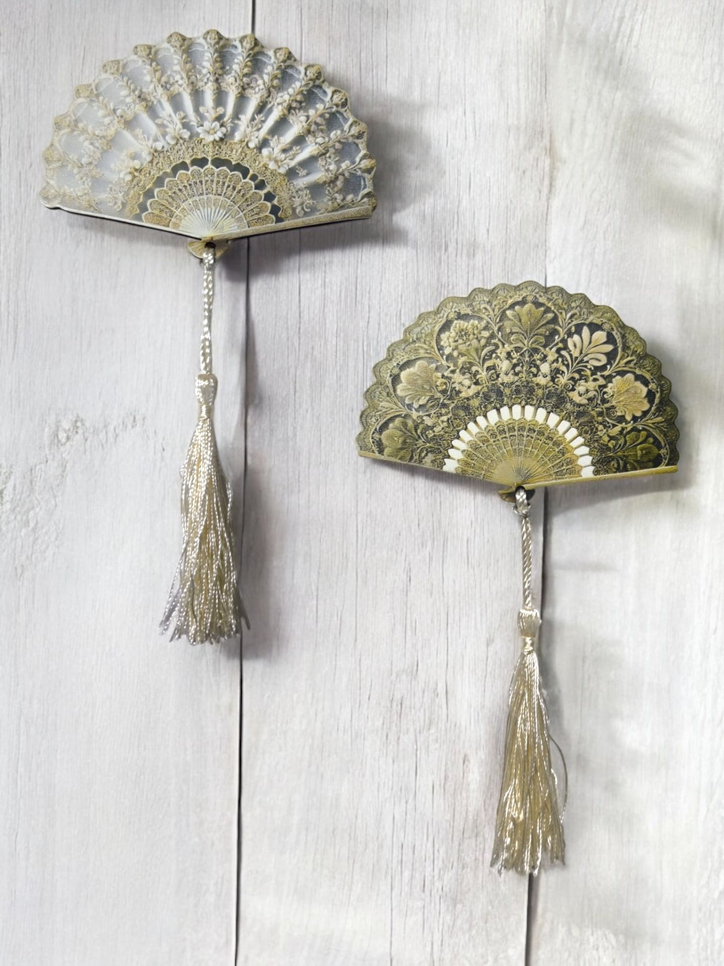 Püsküllü Mıknatıslı Ahşap Yelpaze