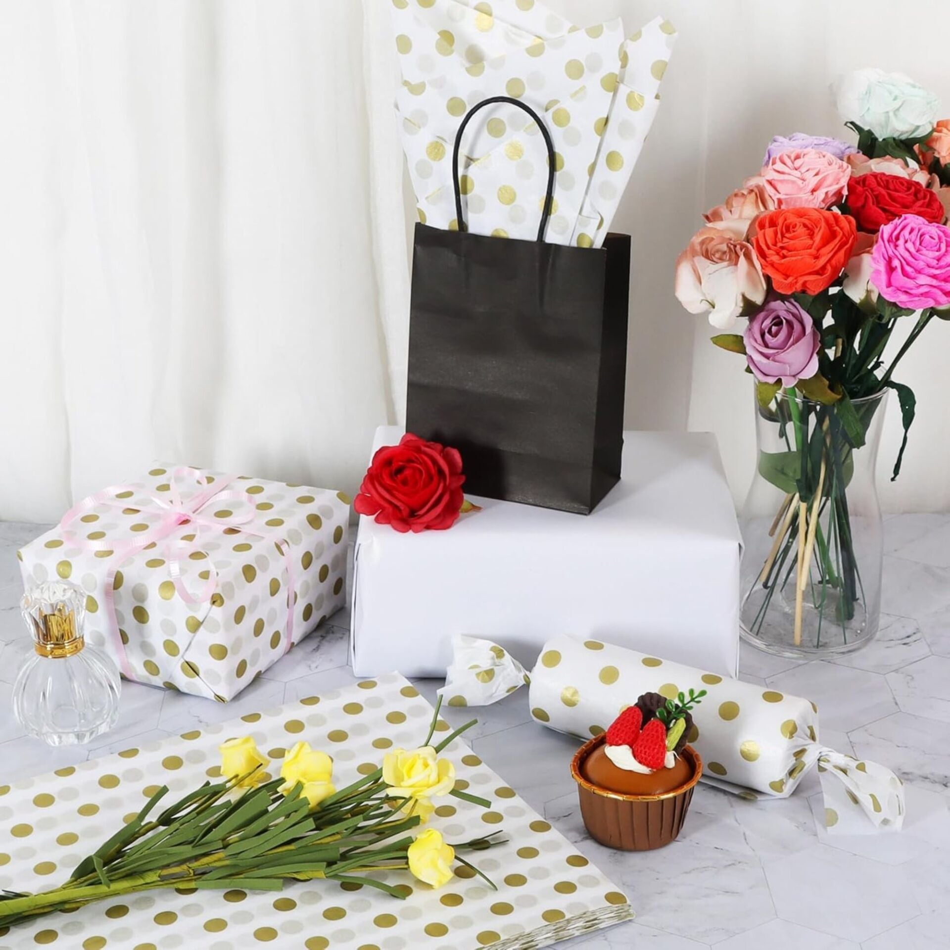 Altın Puantiyeli Pelur Kağıt, Dekoratif Hediye Paketleme ve Ambalaj Kağıdı 50x70 Cm, 1 Kg ~ 135 Adet
