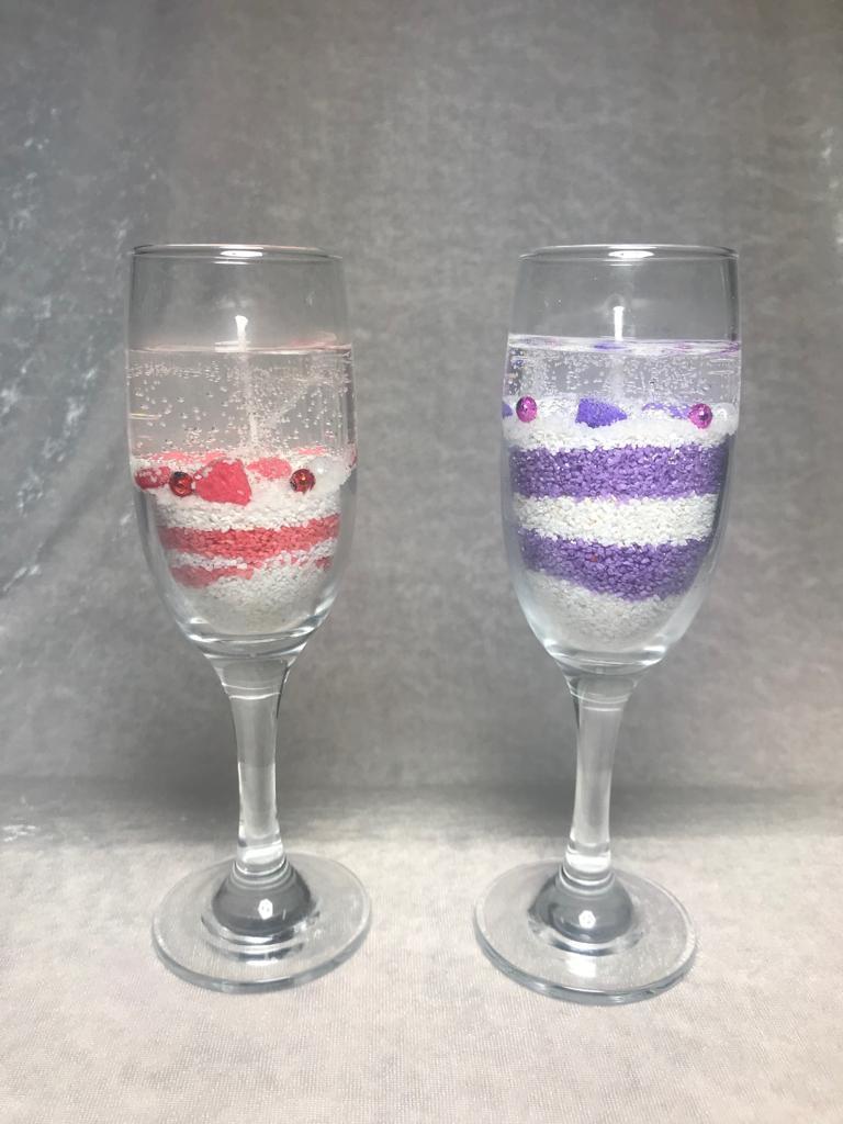 Uzun cam kadehte süslü jel mum (19cm)