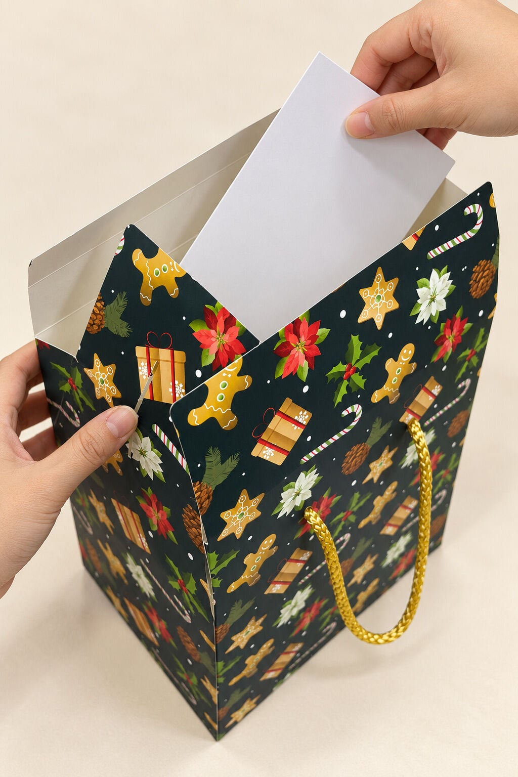 6 lı Paket 20x25x14 cm Yeşil zemin Yılbaşı desenli Karton çanta