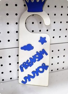 Ahşap beyaz üzeri bulutlu kapı kolu süsü