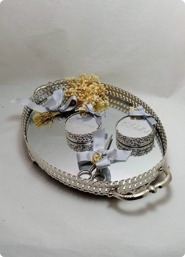 Süslü Metal OVAL yükselticili çiçekli yüzük tepsisi
