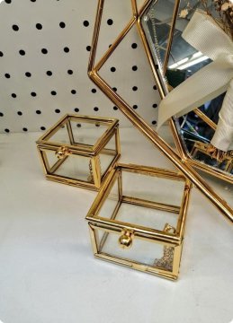 Metal kare yüzük kutusu / yükselticisi ALTIN