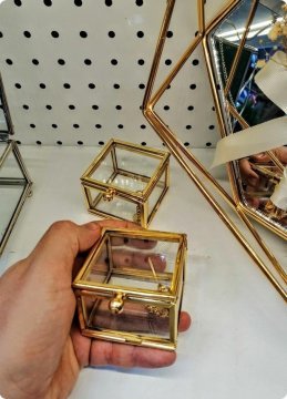 Metal kare yüzük kutusu / yükselticisi ALTIN