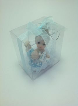 baby yazan pasta üzerinde oturan bebek
