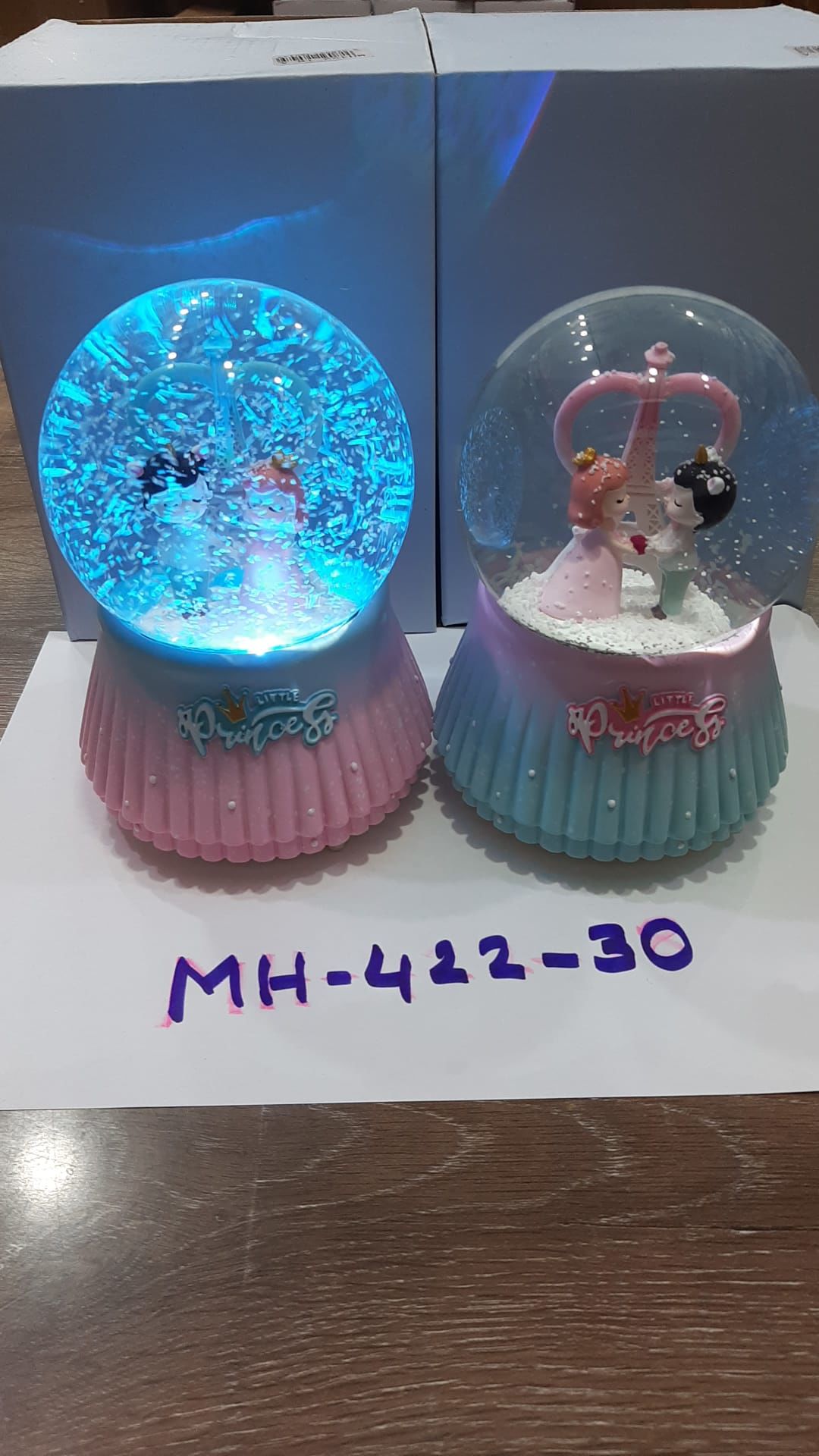 Işıklı Müzikli Püskürtmeli Kar Küresi Büyük Boy