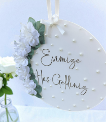 Çiçekli beyaz Pleksi üzerine  evimize hoş geldiniz kapı süsü