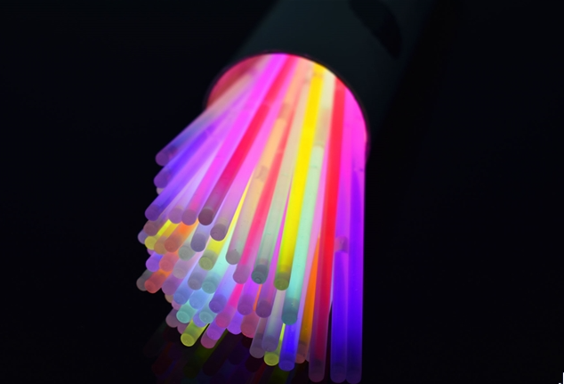 Karanlıkta Yanan Parlayan Fosforlu Glow Stick Çubuk Bileklik 50 Adet
