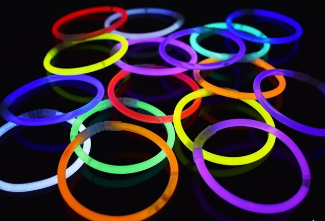 Karanlıkta Yanan Parlayan Fosforlu Glow Stick Çubuk Bileklik 50 Adet