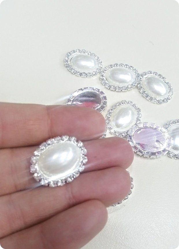 Oval Etrafı Taşlı Büyük inci