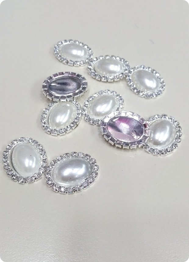 Oval Etrafı Taşlı Büyük inci