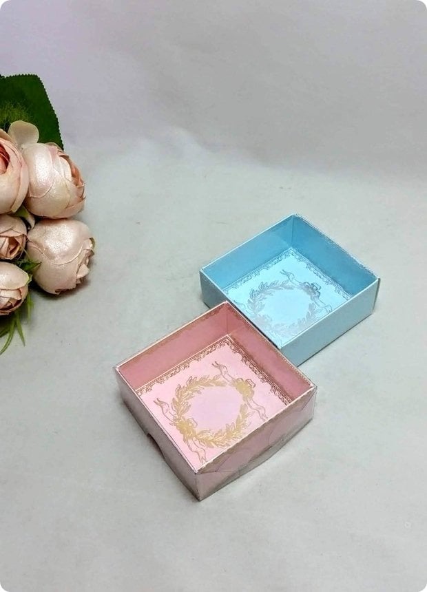 50 li 8x8x3 cm Altı Baskılı Karton Asetat Kapaklı Bebek Kutu