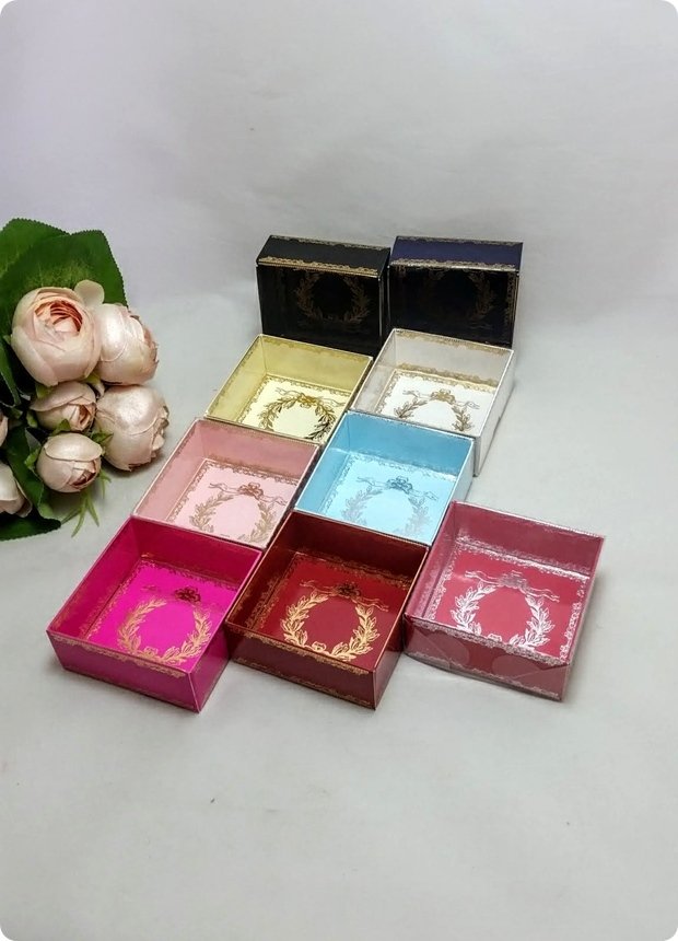 50 li 8x8x3 cm Altı Baskılı Karton Asetat Kapaklı Kına Kutu