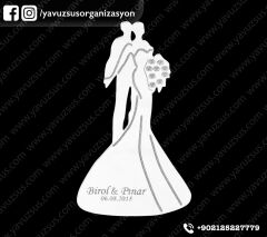 Eli Çiçekli Gelin Damat Pleksi ayna Nikah şekeri (8*4,5 cm) GUMUS