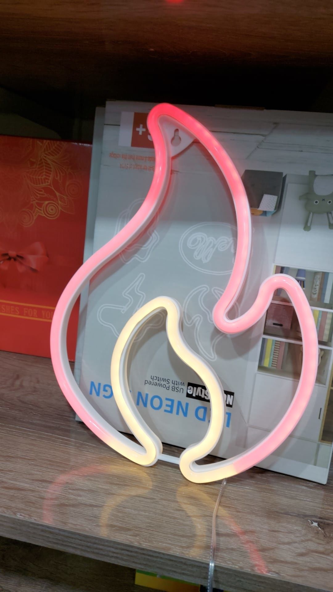 Işıklı Duvara Asmalı Neon Alev 30×23cm