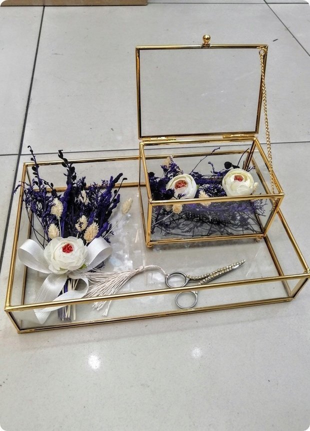 Süslü Dikdörtgen metal kutulu yüzük tepsisi ALTIN