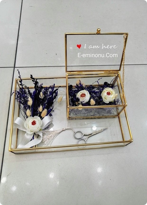 Süslü Dikdörtgen metal kutulu yüzük tepsisi ALTIN