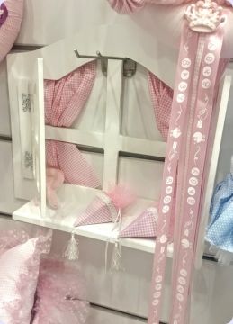 Bebek odası ahşap pencere kapı süsü