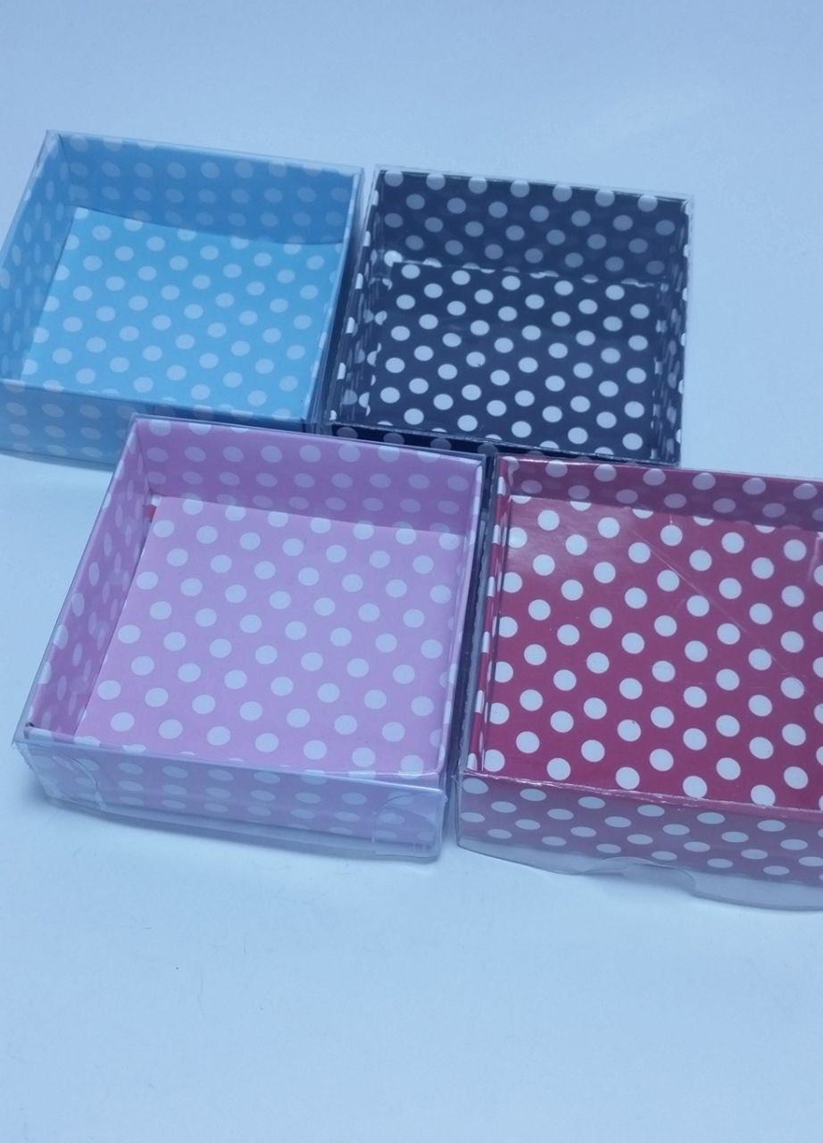 8x8x3 cm Altı Komple Karton Asetat Kapaklı  Kutu Siyah,Puantiyeli 20 li