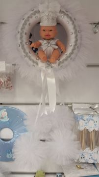sünnet çelenk içinde oturan bebek kapı süsü