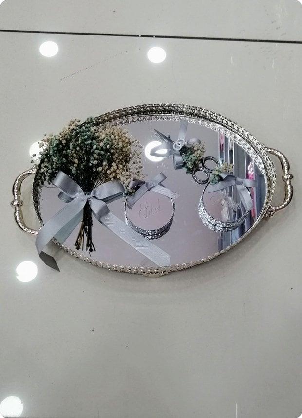 Süslü Metal OVAL yükselticili çiçekli yüzük tepsisi
