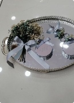 Süslü Metal OVAL yükselticili çiçekli yüzük tepsisi
