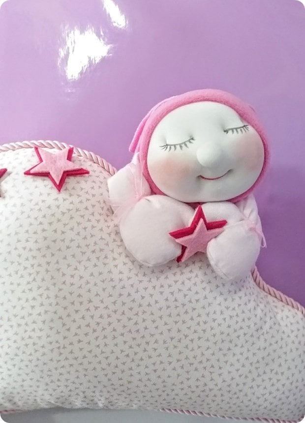 Pembe Yanaklı Uyuyan Bebek Altın Takı Yastığı