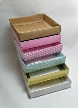 15x15x3 Cm Altı Karton, Üstü Asetat/Şeffaf Kapaklı Kare Kutu 25 li