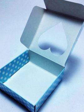 Puantiyeli Kalp Pencere Kutu 8x8x3 cm