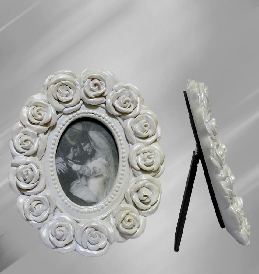 Etrafı güllü Oval Çerçeve