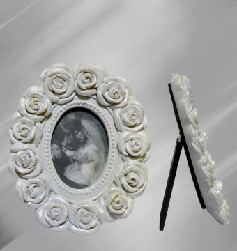 Etrafı güllü Oval Çerçeve