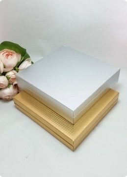 24 Lü Karton Kare Madlen Çikolata Hediye Kutusu (21x21 cm Orta Boy 48 lik)