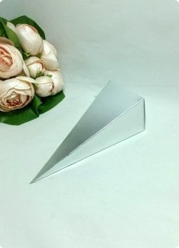 25 Li Minik Parlak Karton Üçgen Sünnet Mevlüt Şekeri Boş Külahı