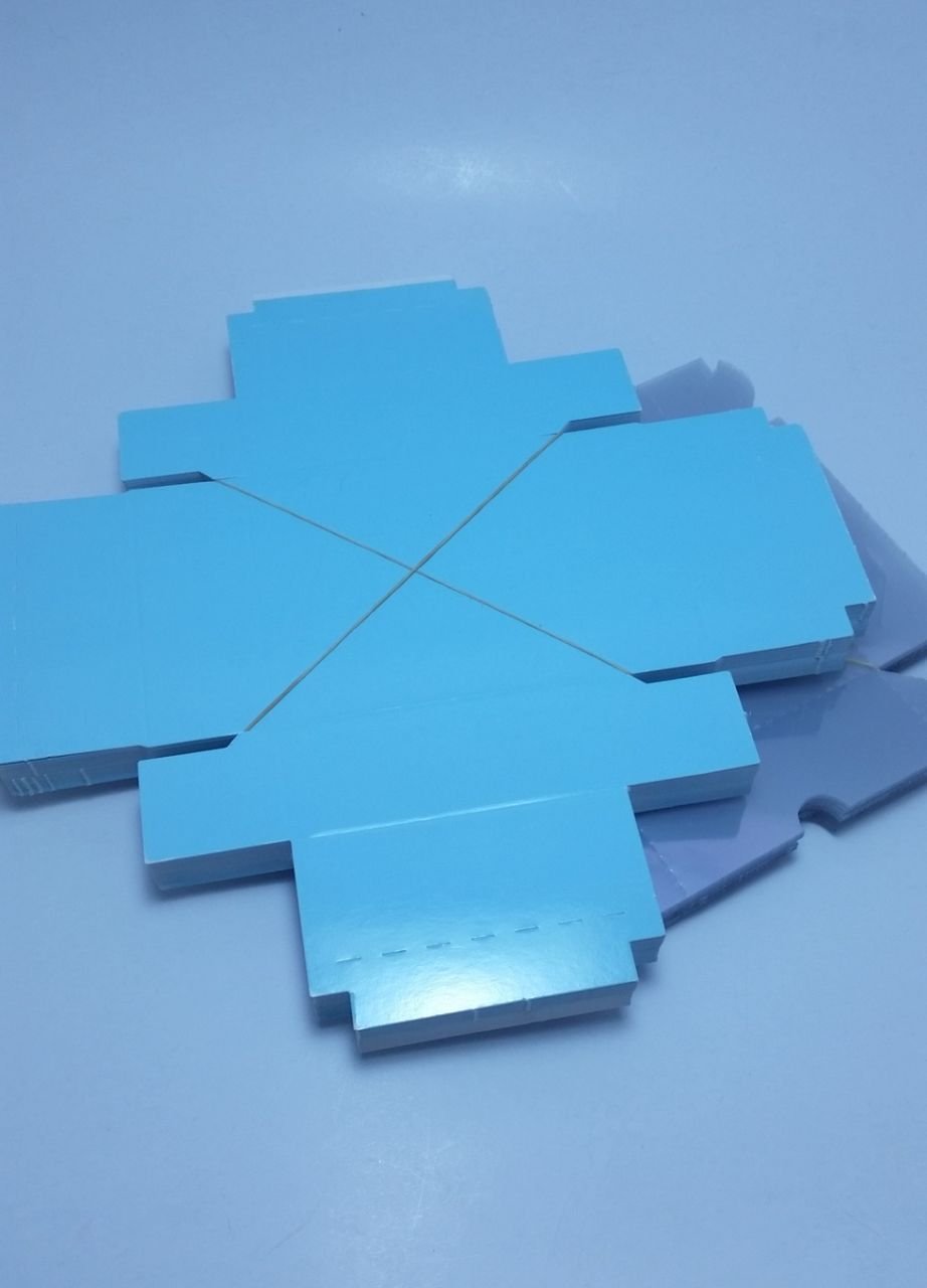 Katlanmamış 8x8x3 cm Altı Karton Asetat Kapaklı Kutu