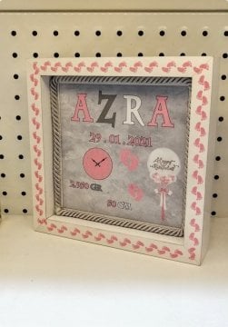 Kare Kişiye Özel Ahşap Çerçeve Süs (20*20) MAVI