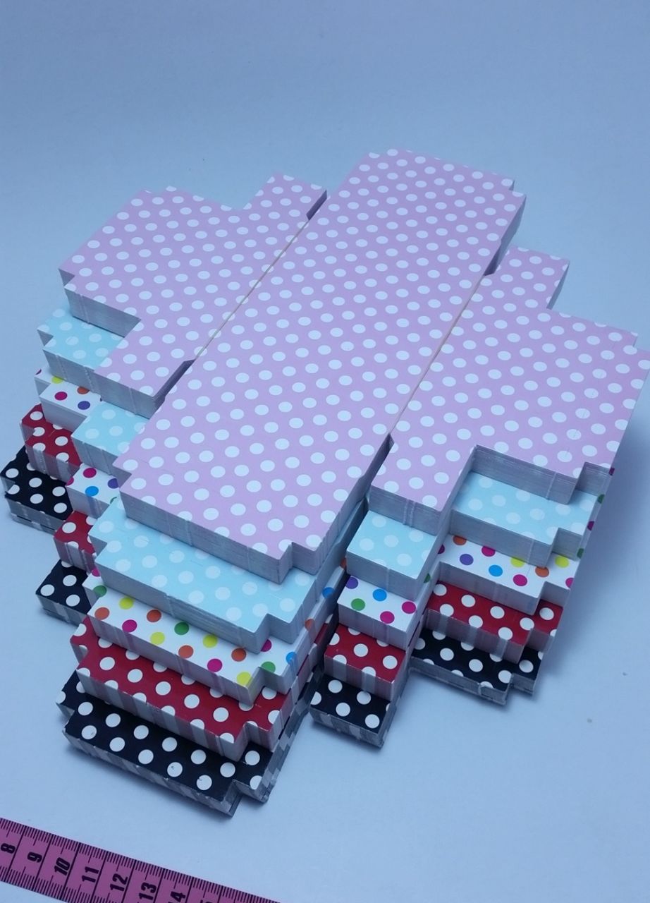 Demonte / katlanmamış 8x8x3 Altı Karton Puantiyeli Asetat kutu