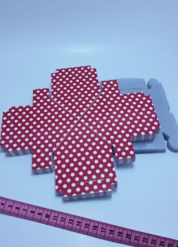 Demonte / katlanmamış 8x8x3 Altı Karton Puantiyeli Asetat kutu