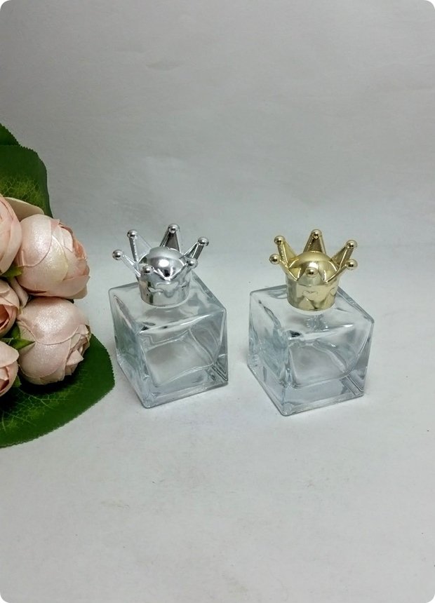 20 li Metalize Taç Kapaklı 50cc Kare Cam Şişe