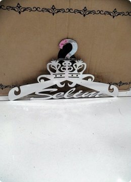 Pleksi isme özel taçlı askı kapı süsü (35*19)
