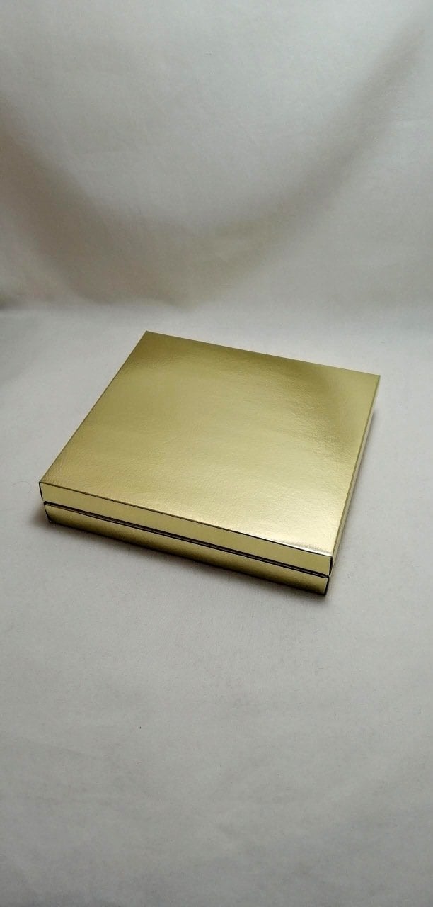 Küçük Kare Madlen Çikolata Hediye Kutusu (18x18 cm Küçük Boy 27 lik)